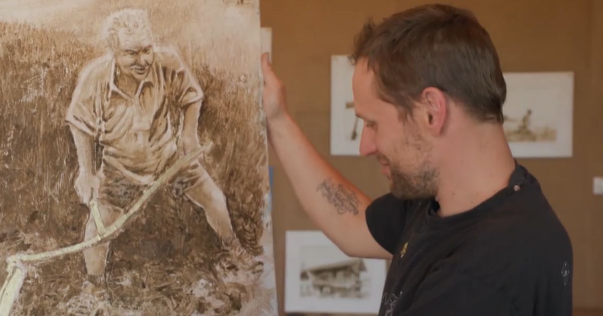 Questo artista dipinge con… letame di mucca [+VIDEO]