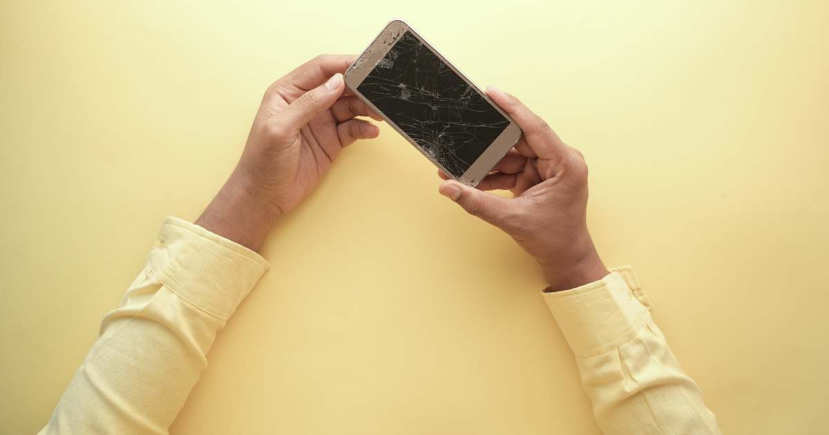 La Generazione Z fa cadere lo smartphone 187 volte l’anno