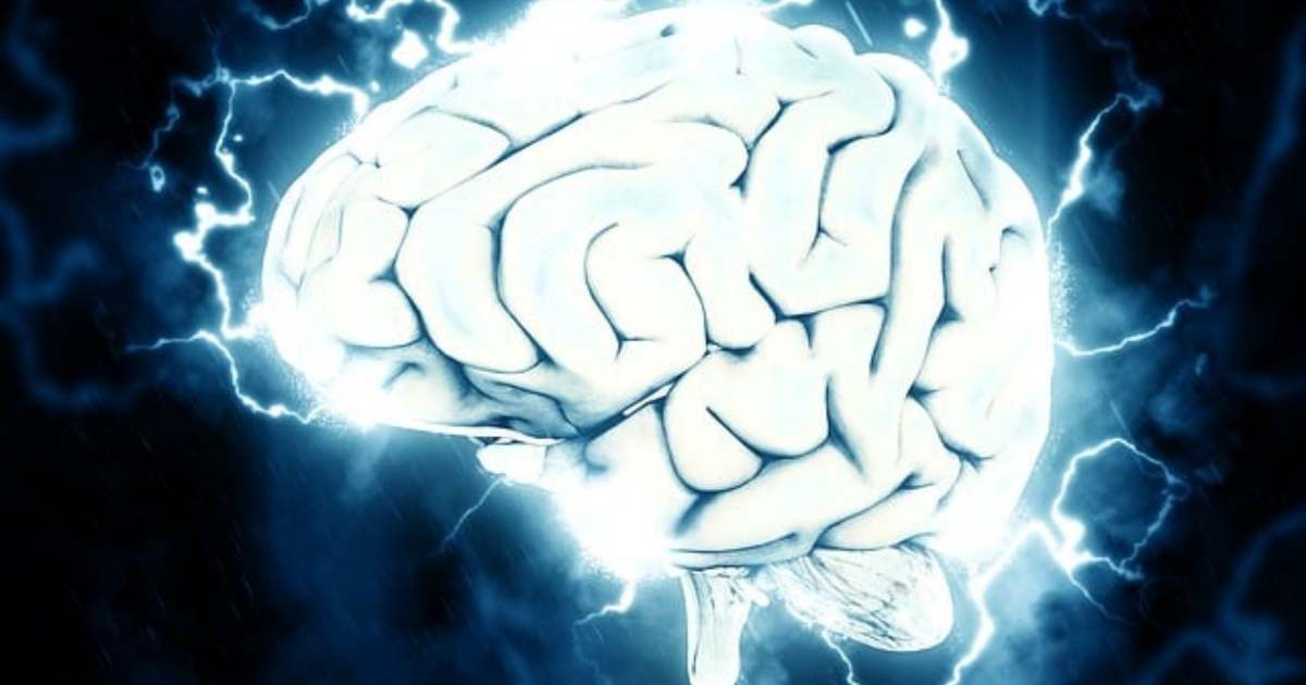 Scienziato afferma di aver eseguito un intervento chirurgico al cervello su se stesso nel suo salotto