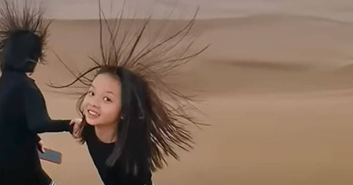 I capelli si drizzano nel deserto: lo strano e pericoloso fenomeno [+VIDEO]