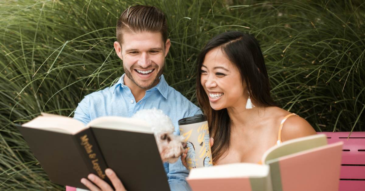 Altro che app di dating, ora c’è il “Book Dating”