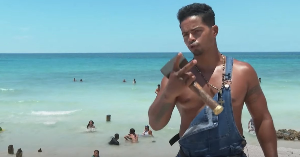 L’“Ironman cubano” colpisce il suo corpo con un martello da quando aveva 15 anni [+VIDEO]