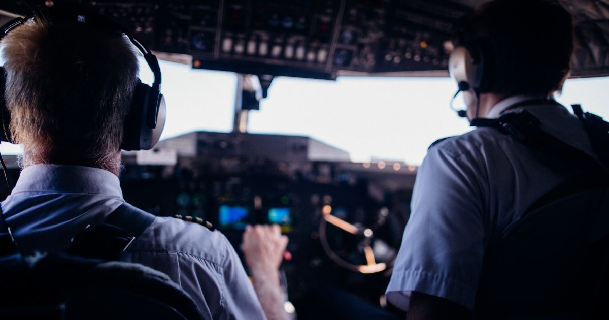 Pilota d’aereo dormiva in volo: non sarà licenziato