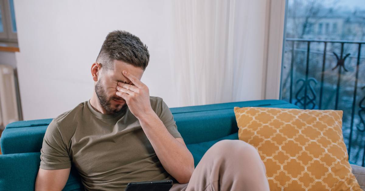 Perché gli uomini piangono di meno delle donne?