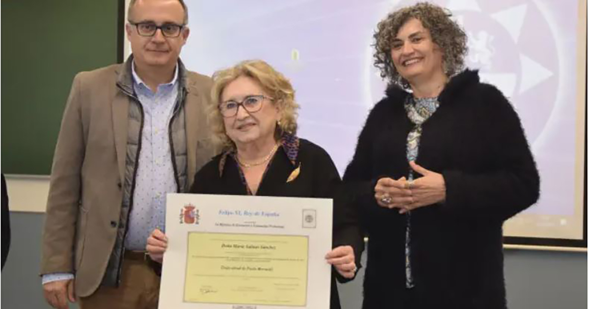 Una donna di 86 anni riceve la laurea 69 anni dopo aver terminato gli studi