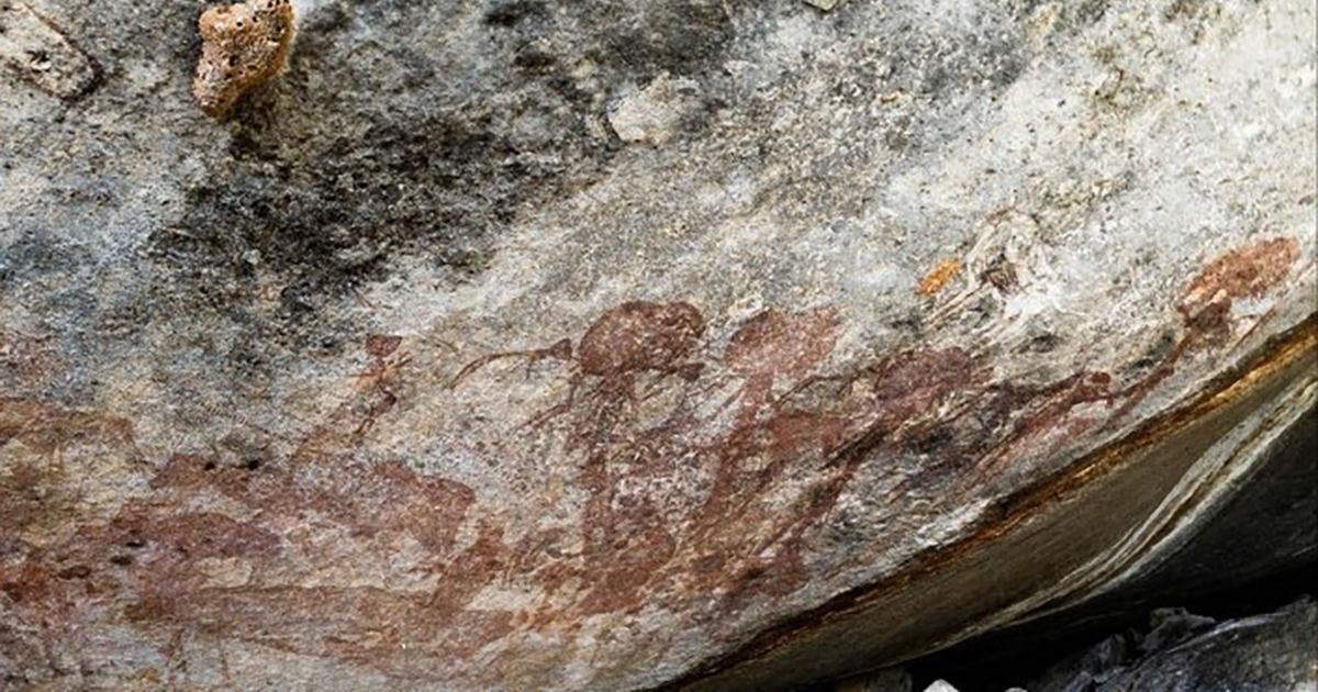 Scoperte inquietanti figure rupestri con teste enormi su una roccia in Tasmania