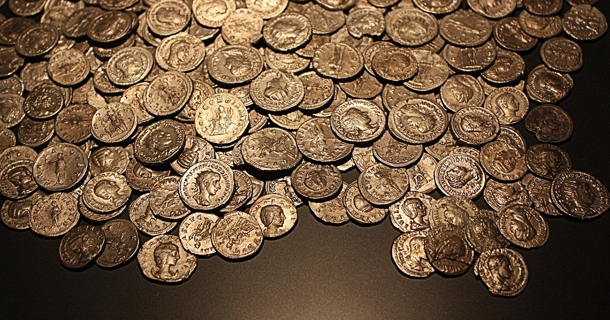 Un tesoro di 50.000 monete antiche trovato nel mare in Sardegna [+VIDEO]