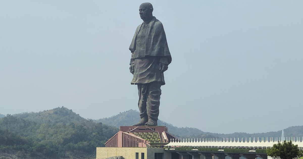 La statua più grande al mondo è alta 182 metri