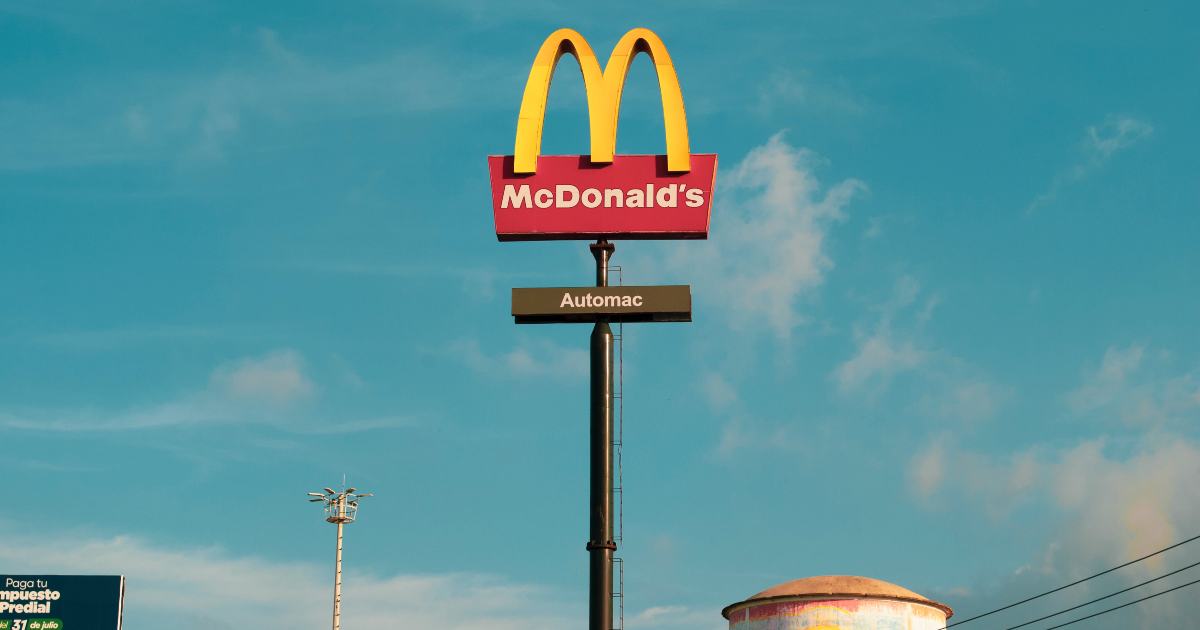 Il McDonald’s in “mezzo al nulla” scatena teorie del complotto
