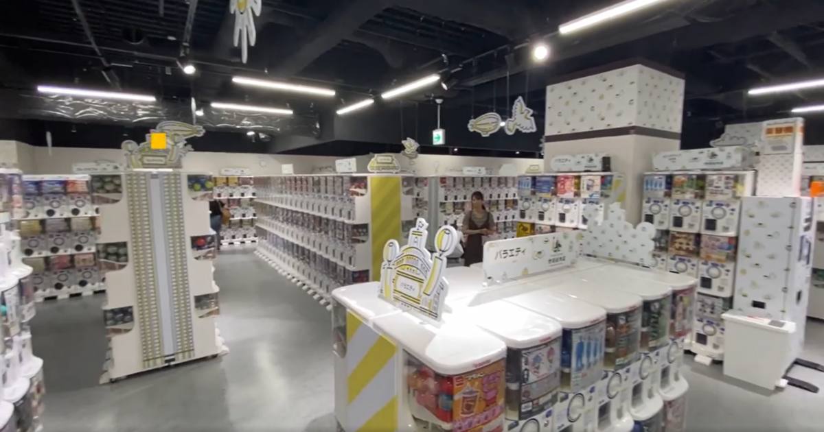 Il più grande negozio di giocattoli Gashapon del mondo ospita più di 3.000 macchine a gettoni