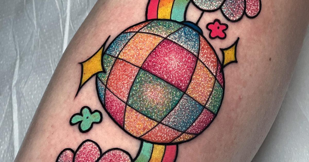 Gli affascinanti tatuaggi glitterati di Amanda Graves [+FOTO]