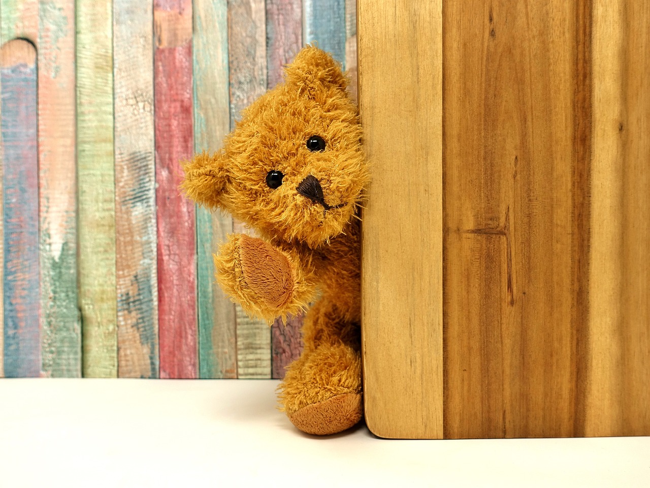 Perché i camionisti hanno spesso dei peluche attaccati alla parte anteriore del camion?