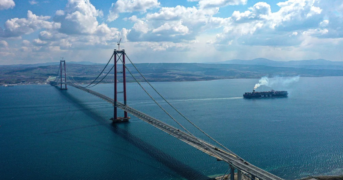 Il ponte sospeso più lungo al mondo collega Europa e Asia