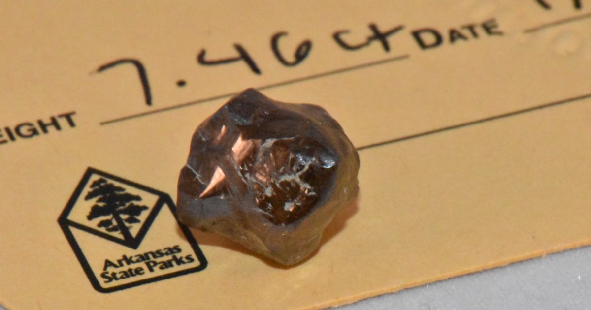 Questo turista ha trovato un diamante da 7,46 carati in un parco