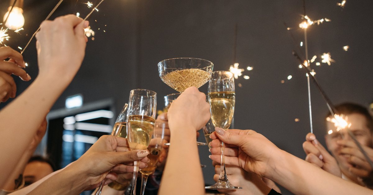 Colpito da un proiettile alla testa, non si accorge di nulla e festeggia per quattro giorni
