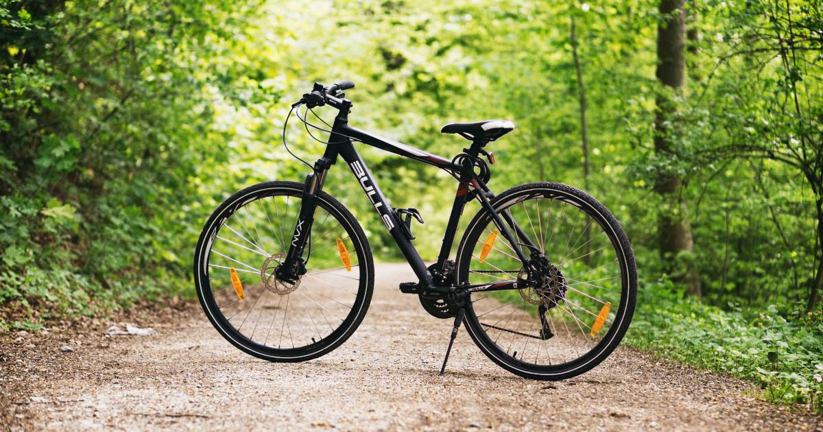 Con la vincita alla lotteria smette di vendere hamburger e gira il mondo in bici