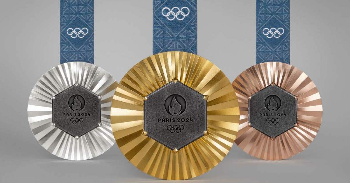 Le medaglie delle Olimpiadi di Parigi conterranno un pezzo di Torre Eiffel