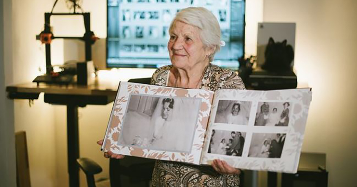Vede le foto del suo matrimonio 63 anni dopo: la storia dell’album di “Pirucha” [+VIDEO]