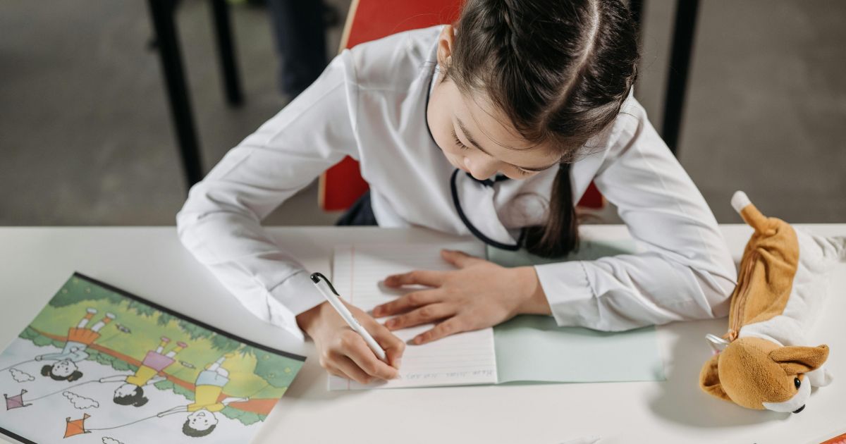 I genitori sono sempre più stressati mentre aiutano i bambini a fare i compiti