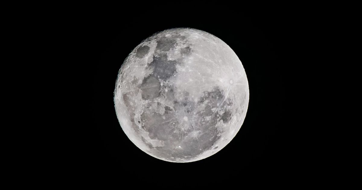 Sapevi che vediamo sempre la stessa faccia della Luna?