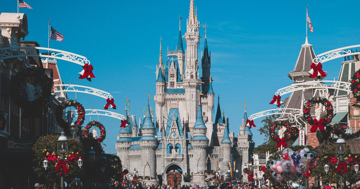 Perché non ci sono specchi nei bagni dei parchi Disney?