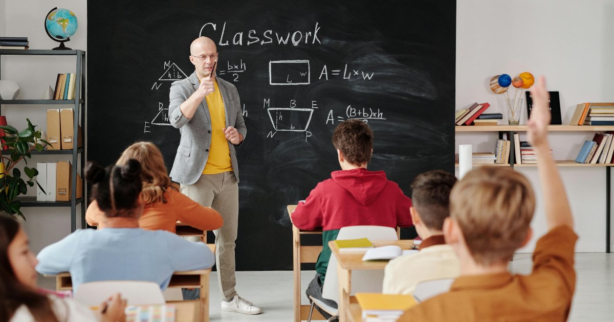 Andare a scuola allunga la vita: lo studio
