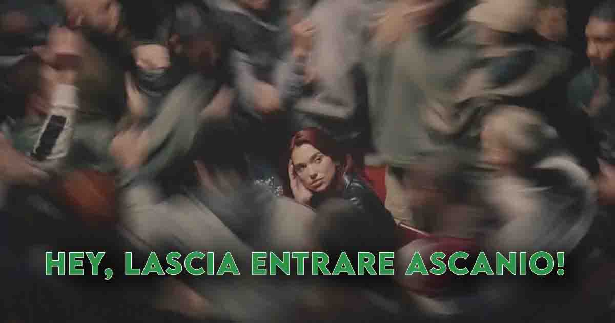 Dua Lipa “Lascia entrare Ascanio”: il memorabile messaggio nascosto nel brano “Training Season”