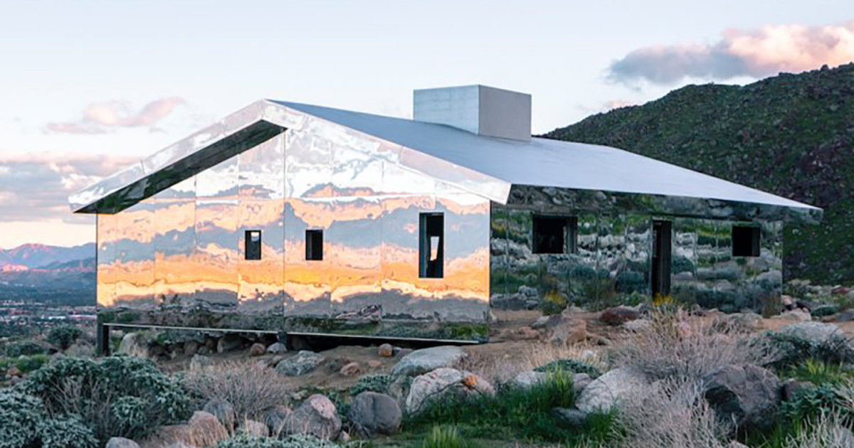 La casa fatta di specchi che riflette i cambiamenti del paesaggio [+VIDEO]