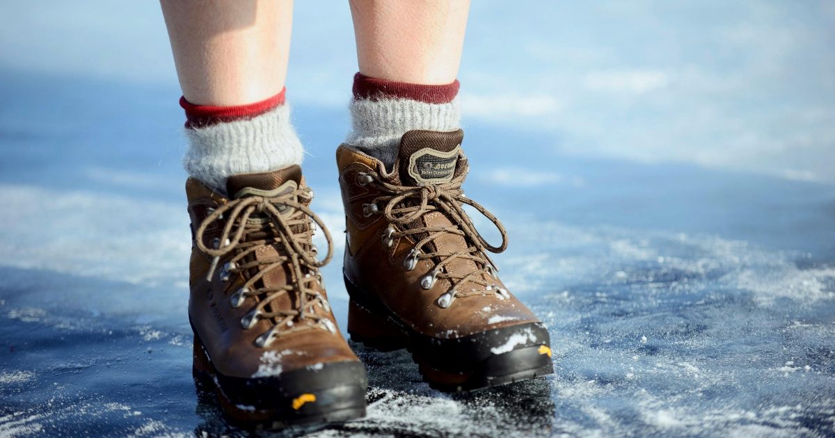 Immerge le gambe nel ghiaccio secco per 10 ore per fingere un congelamento per frode assicurativa
