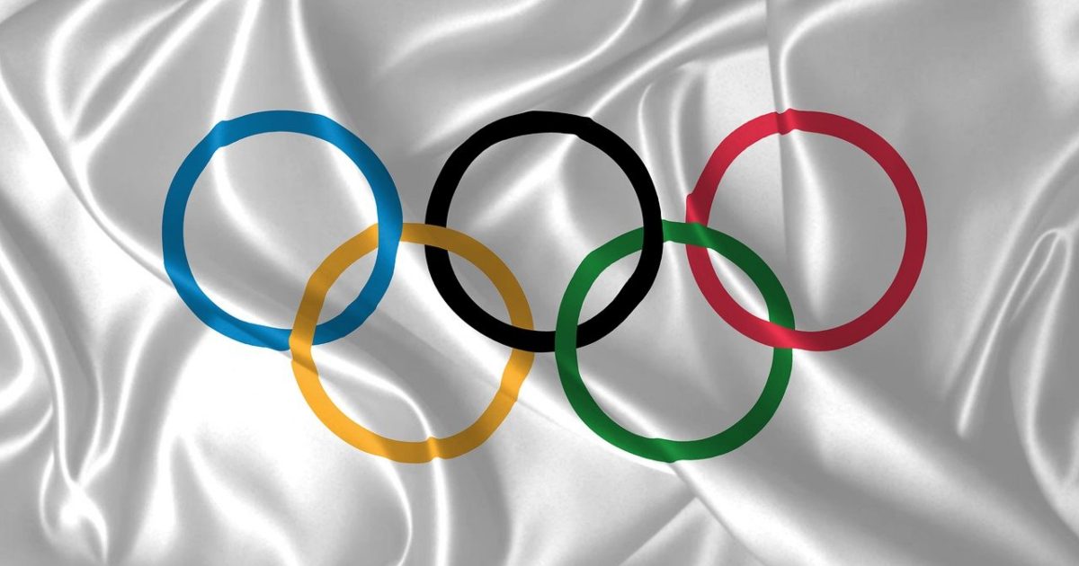 Niente divieto di intimità all’Olimpiadi di Parigi: distribuiti 2 preservativi al giorno per ogni atleta