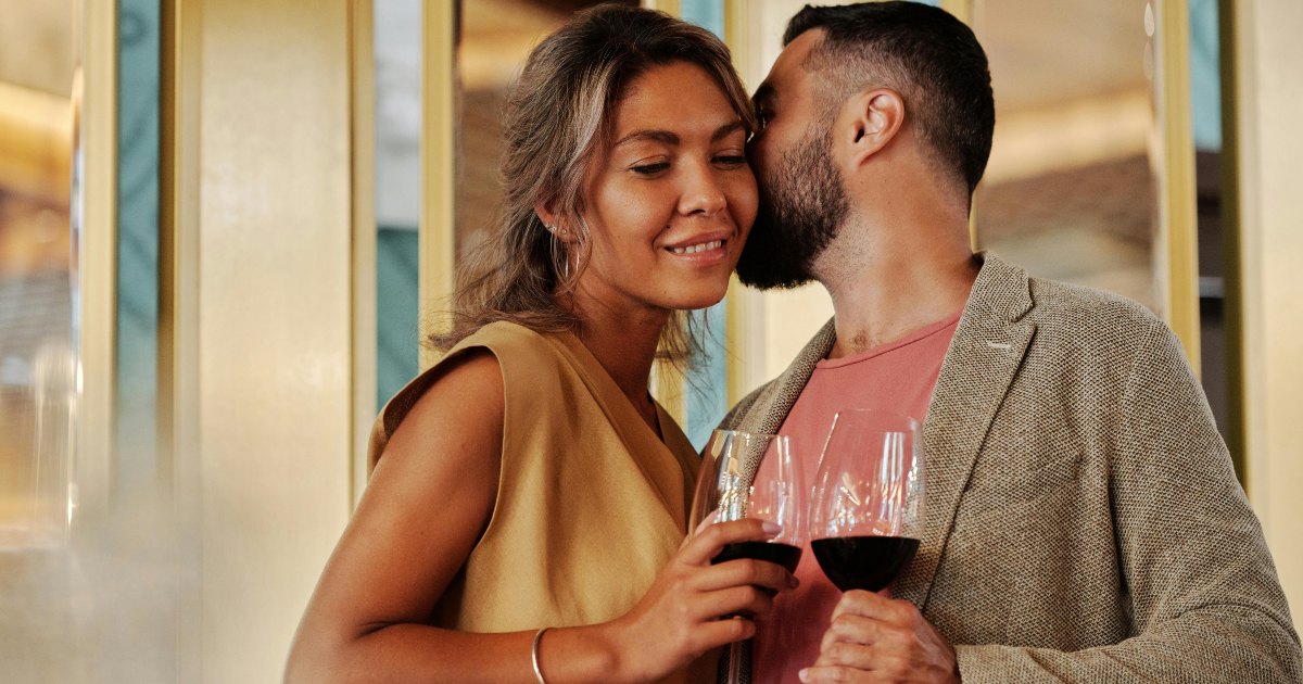 Bere insieme al partner potrebbe essere il segreto per la felicità di coppia