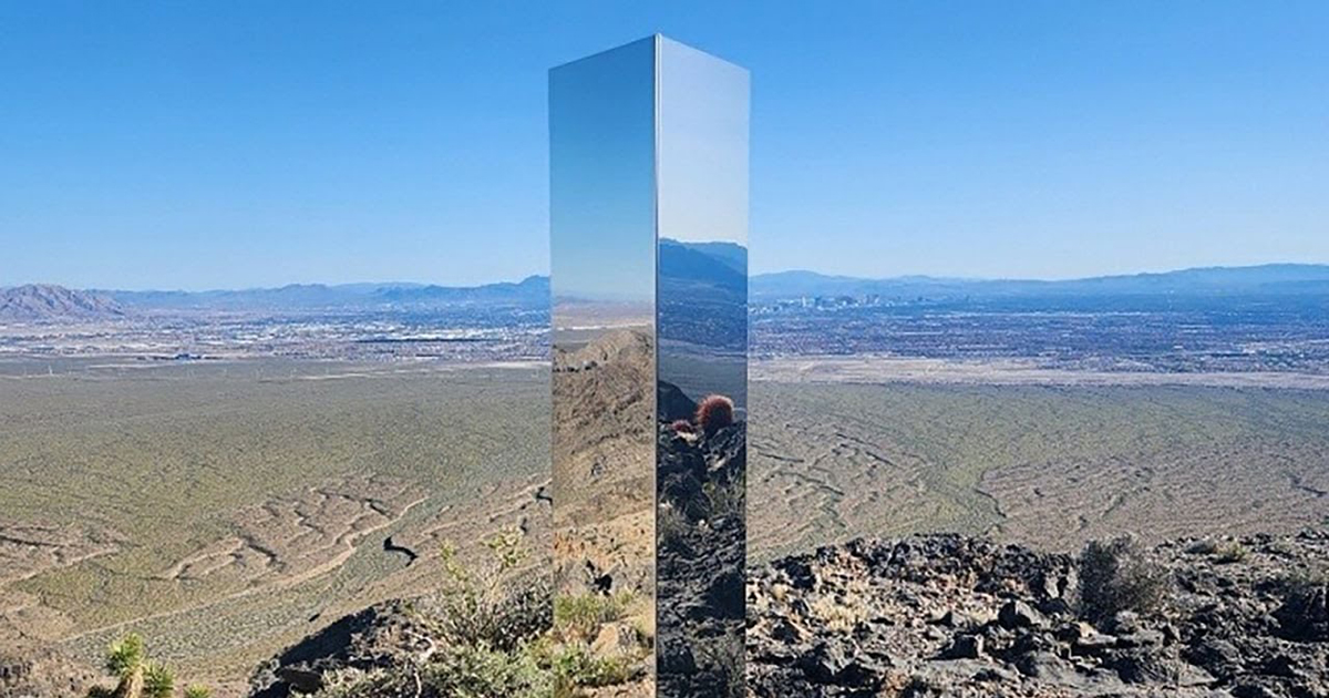 Un misterioso monolite è comparso nel deserto del Nevada