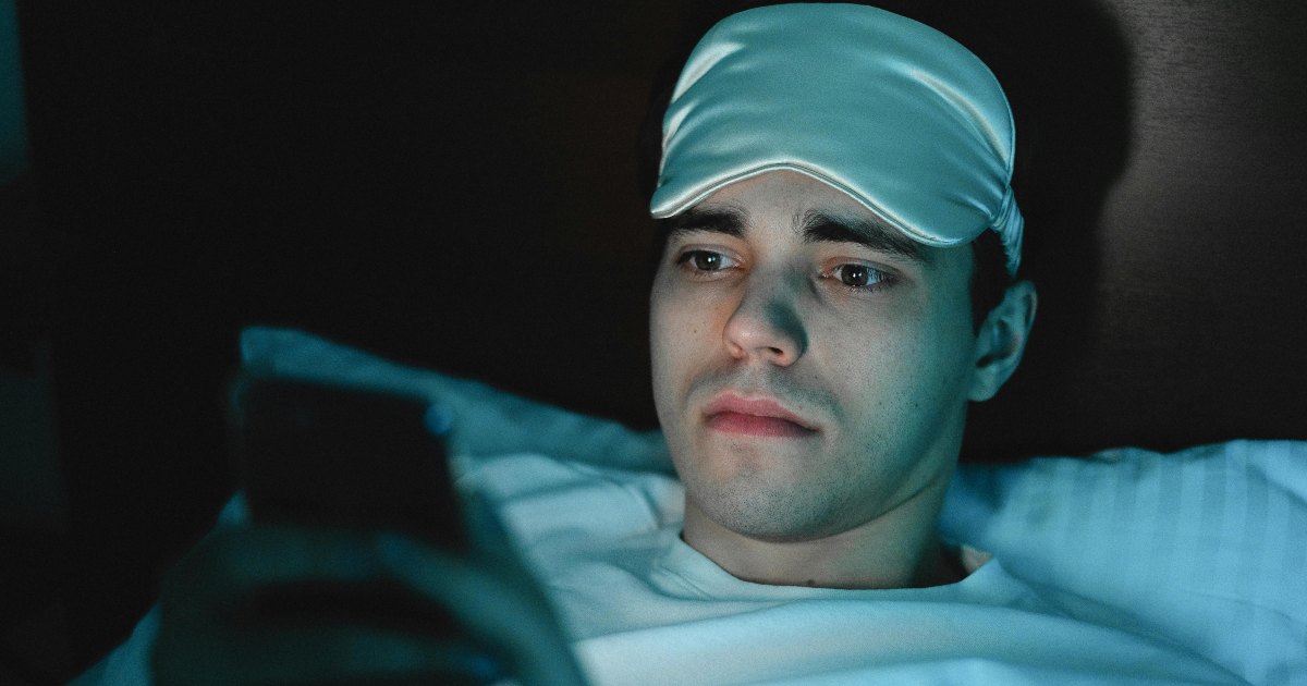 La luce dello smartphone di notte può aumentare il rischio di diabete