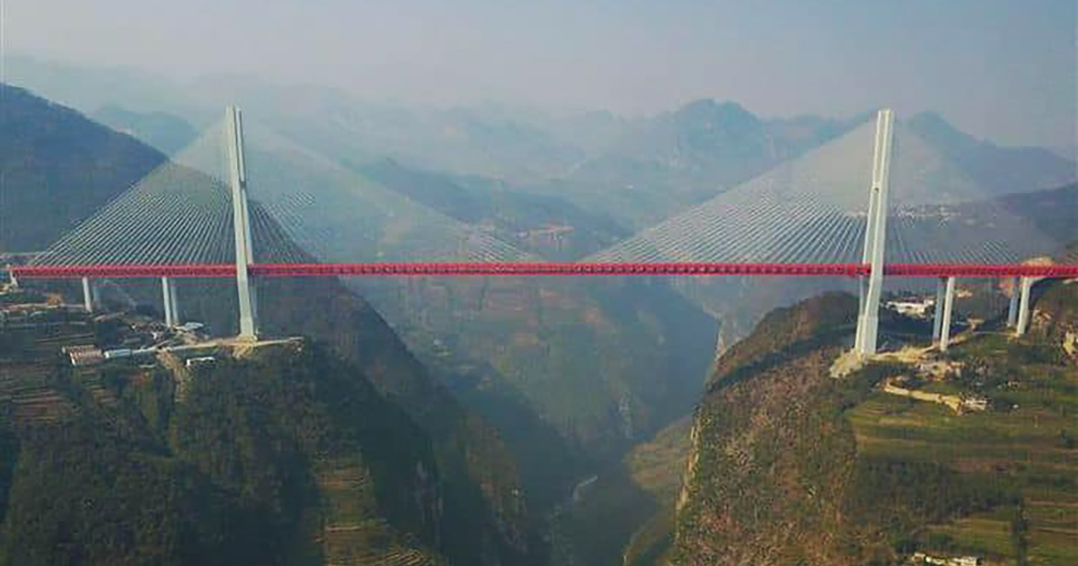 Il ponte più alto del mondo si trova a 565 metri d’altezza sopra una vallata [+VIDEO]