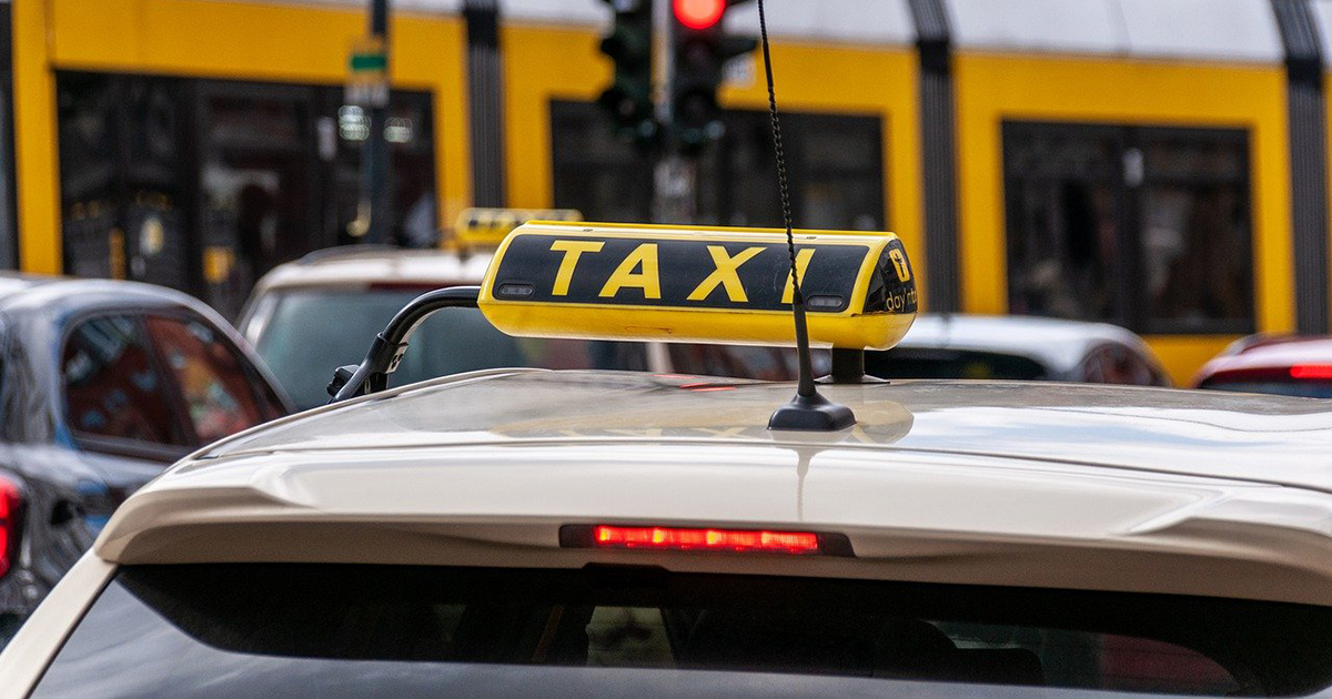 Taxi a guida autonoma fuori controllo gira in tondo con un passeggero a bordo [+VIDEO]