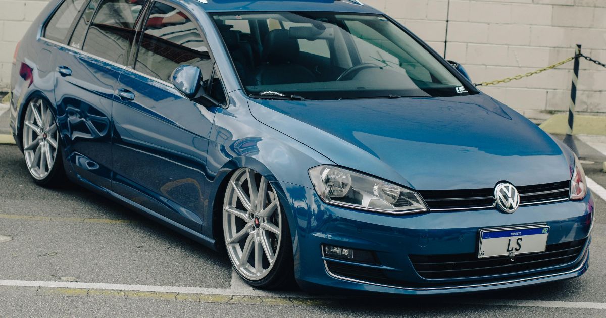 Parcheggia male l’auto: “Sto facendo l’esame di procedura civile, abbiate pietà”