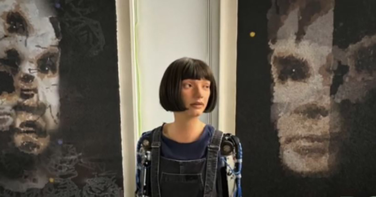 Il primo dipinto realizzato da un robot umanoide venduto per un milione di dollari [+VIDEO]