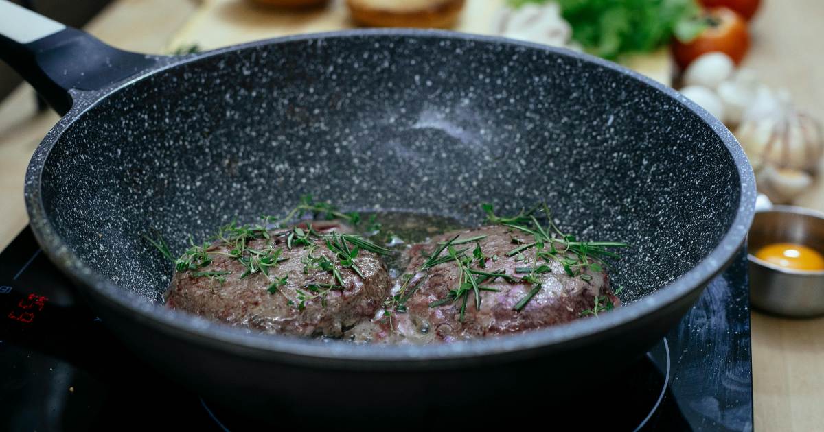 Un ristorante frigge gli hamburger con lo stesso grasso da oltre 100 anni