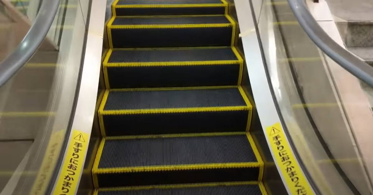La scala mobile più piccola del mondo è una stranezza inutile [+VIDEO]