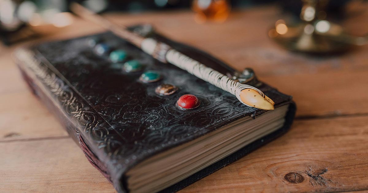 Il finto libro del 1600 che nasconde un armadietto per veleni [+FOTO]