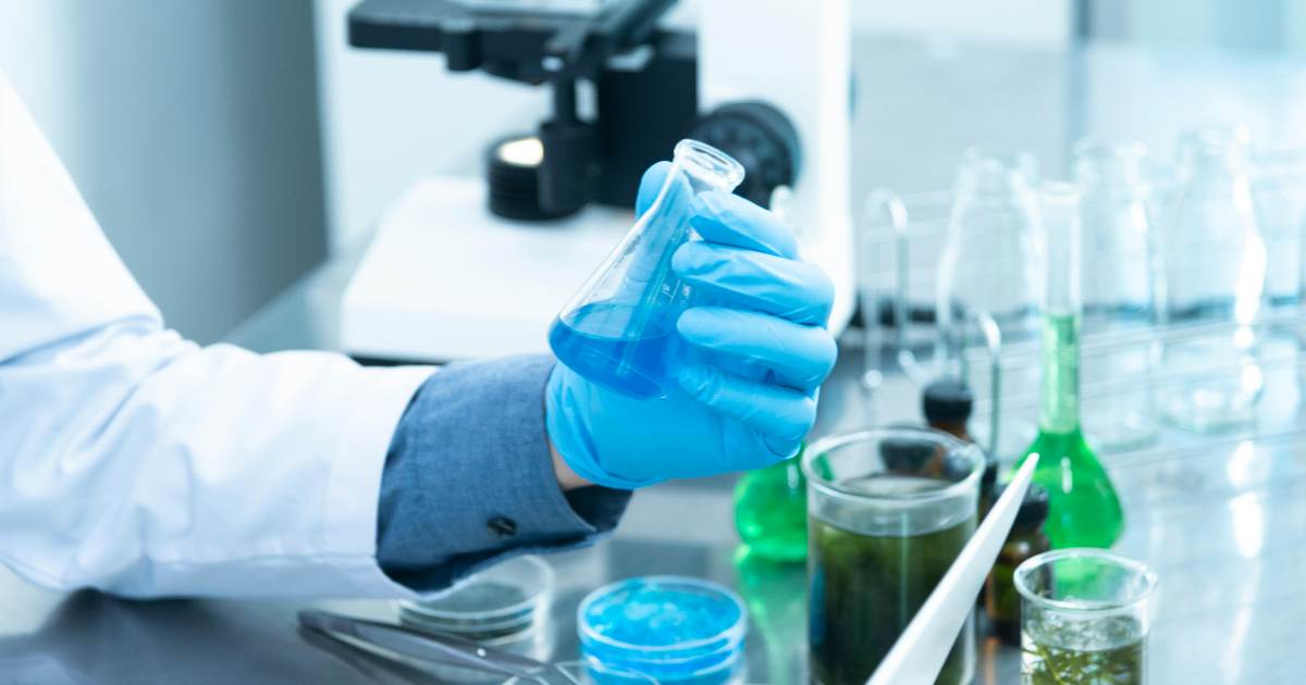 La risata aumenta la legittimità: l’umorismo rende gli scienziati più credibili