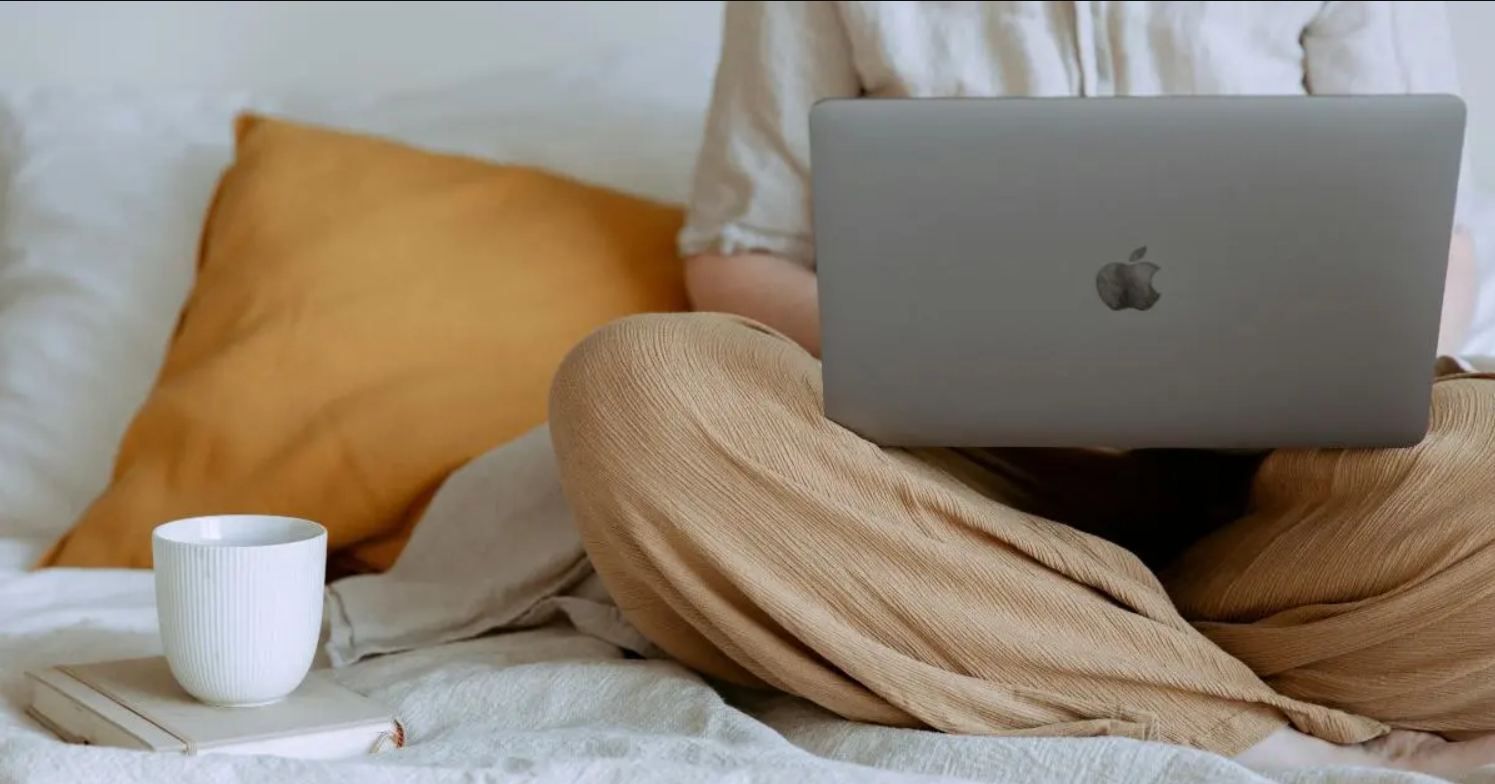 Scrive una recensione negativa online: rischia fino a sette anni di carcere