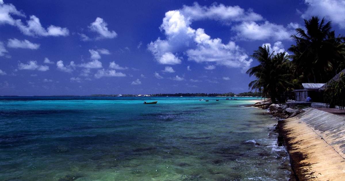 Tutti in fuga dall’arcipelago che sta per essere sommerso, ma i posti per “scappare” sono a sorteggio