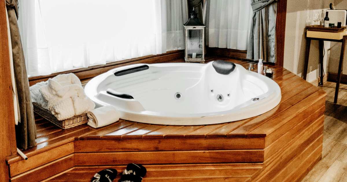 No, la Jacuzzi non è nata per il lusso: ecco la sua vera storia che pochi conoscono