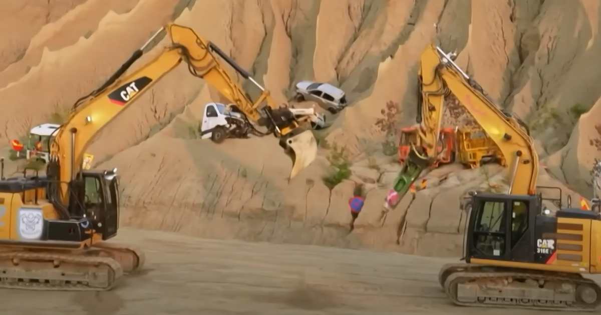 Teatro estone mette in scena una versione di “Romeo e Giulietta” con pickup ed escavatori come “attori”