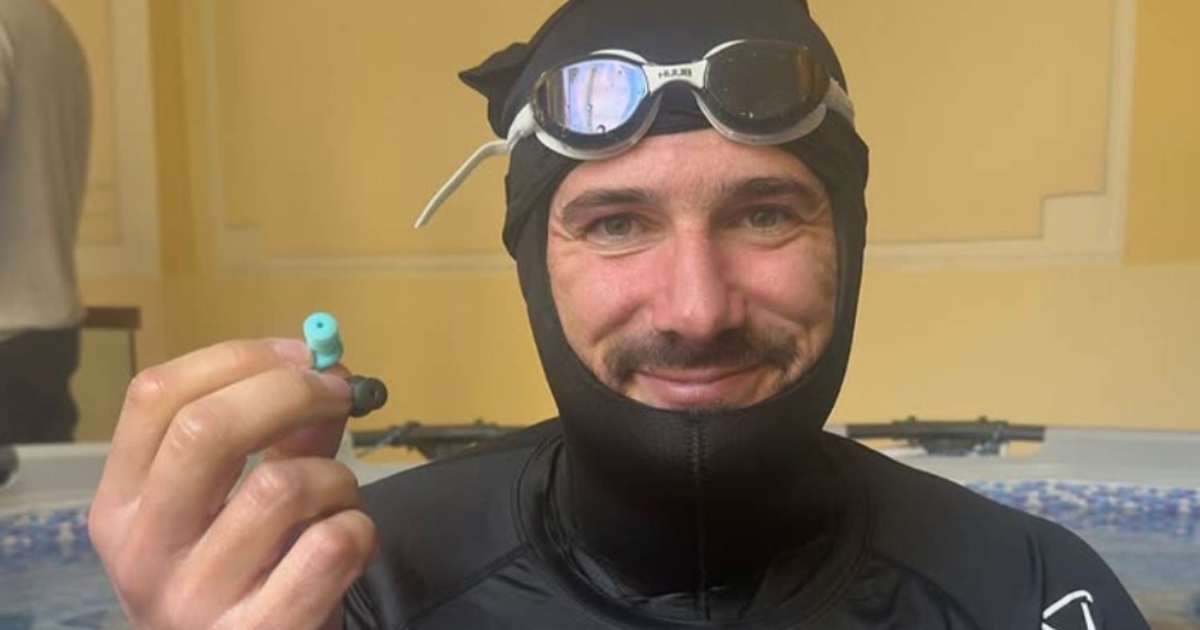 Stabilisce il record di apnea più lunga di sempre: più di 29 minuti sott’acqua senza respirare