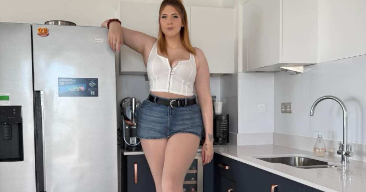 È alta 2,05 metri e diventa una star su OF: “Tutti vogliono che li schiacci”