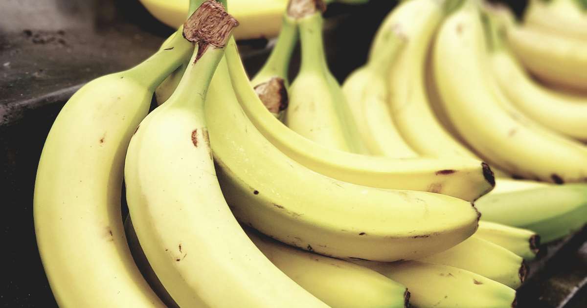 Banana Botox: il trucco TikTok per un viso luminoso (ma serve davvero?) [+VIDEO]