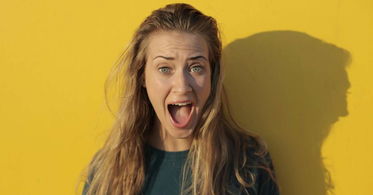 Scopre che il fidanzato ha creato un chatbot IA uguale a lei (e ci parla più che con lei)