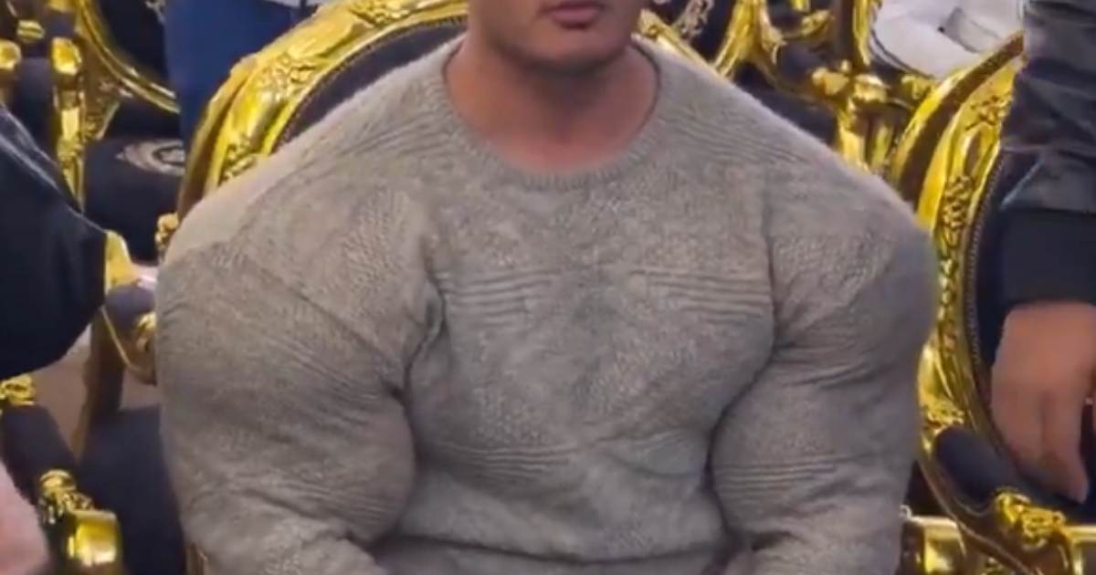 Guardia del corpo egiziana attira l’attenzione per la sua corporatura decisamente insolita [+VIDEO]